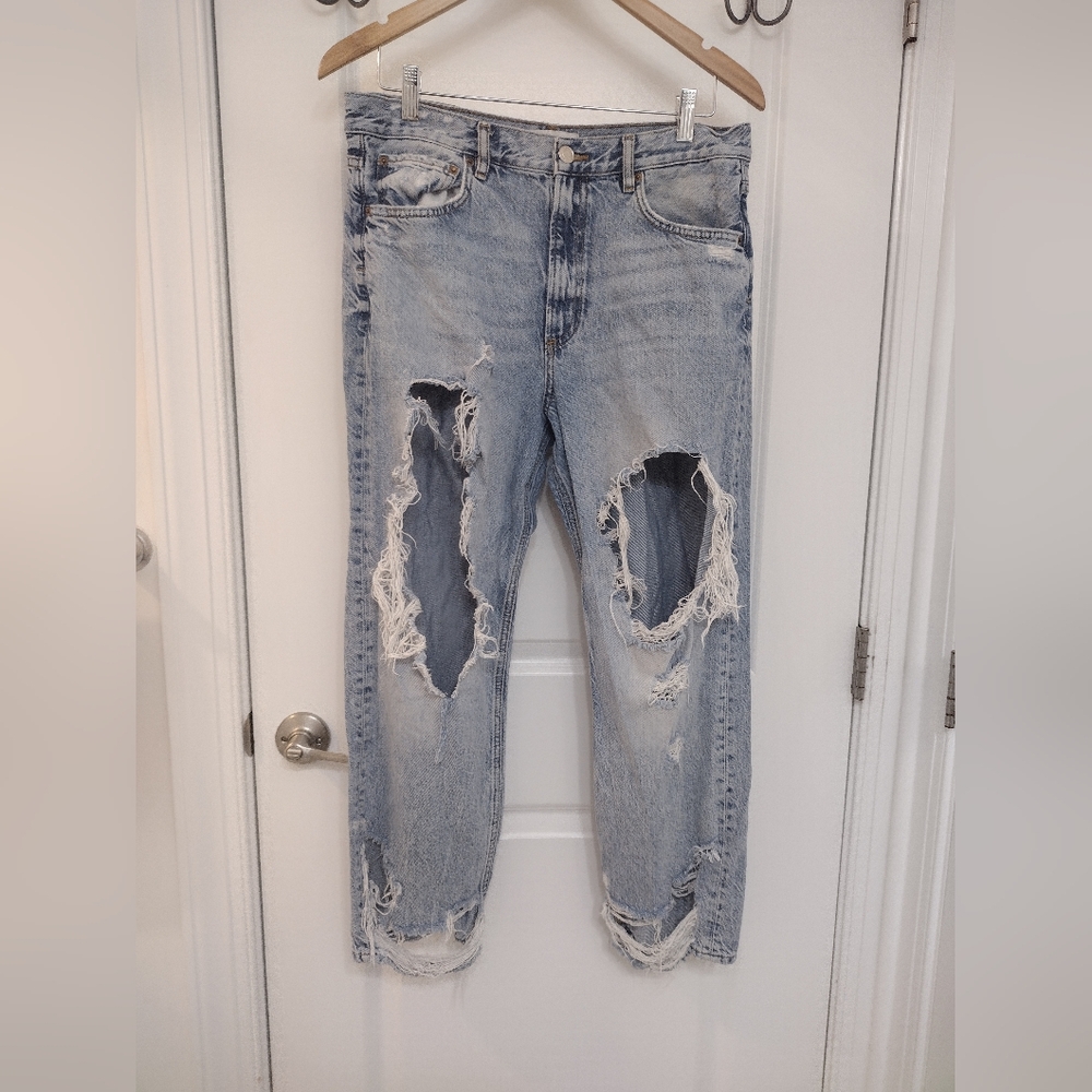Zara Women's Relaxed Ripped Jeans in Light Blue